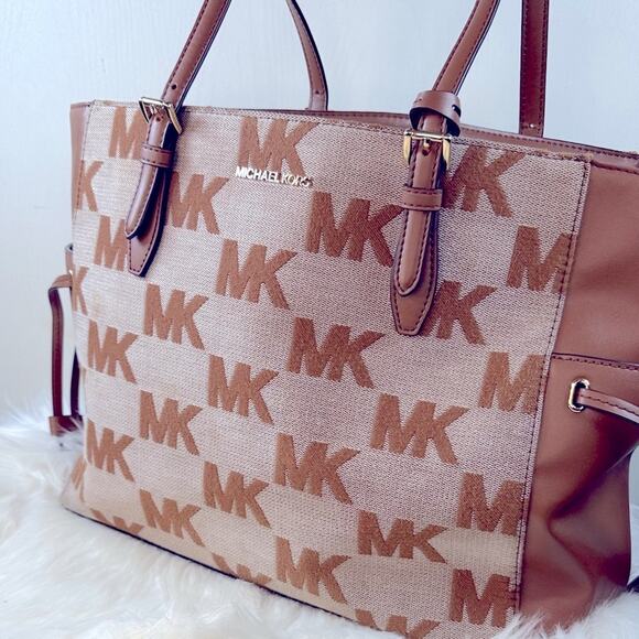 Michael Kors Gilly Large Logo Drawstring Travel Tote Bag - Picture 4 of 16